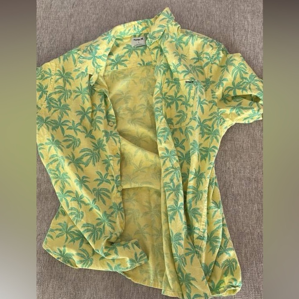 Hurley Yellow and Green Palm Tree Casual Button Down Shirt